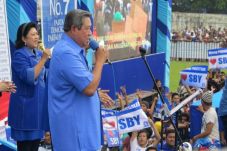 Aksi tendang bola SBY...