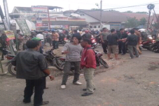 LSM berseragam loreng...