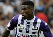 Serge Aurier calon pengganti...
