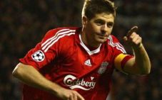 Steven Gerrard belum...