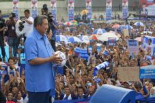 Mangkir, SBY tak konsisten...