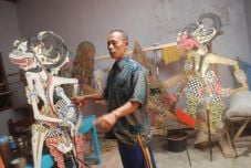 Menengok wayang kulit...