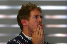 Vettel tak heran Mercedes...