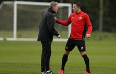Moyes: Van Persie segera...