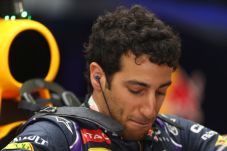 Ricciardo kecewa terlempar...