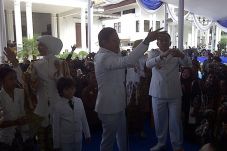 Cerai ditengah jalan,...