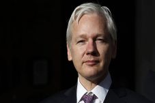 Assange: AS caplok seluruh...