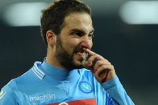 Higuain kesal ditarik...