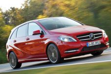 Tiga varian Mercedes,...