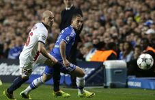 Chelsea ditinggalkan...