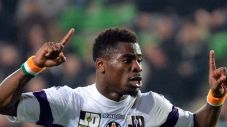 Serge Aurier sambut...