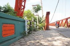 Jembatan Gantung Telukjambe...