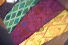 Kain songket Bali merambah...