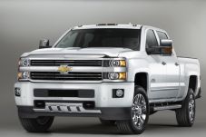 Silverado tampil dengan...