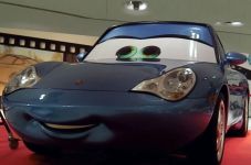 Porsche Sally dipajang...