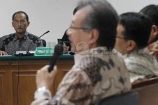 Seluruh Dewan Gubernur...