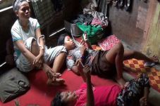 Kisah pilu 3 anak yatim,...