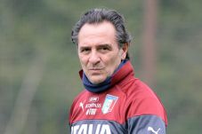 Prandelli dibayangi...