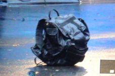 Dua tas ransel hebohkan...