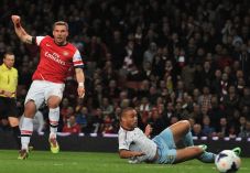 Sikat West Ham, Arsenal...