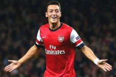 Oezil comeback lawan...