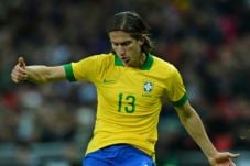 Filipe Luis dapat dukungan...
