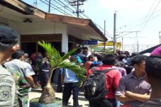 Blokir di Stasiun Bekasi...