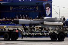 Iran, mandiri di tengah...