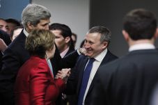 Terkait krisis, UE,...