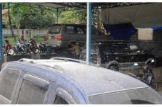 Abu vulkanik Merapi...