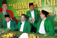 Takut diserbu, lawan...