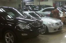 Penjualan mobil di WTC...