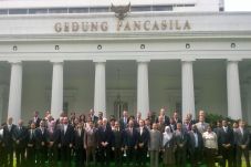 Lawan sindikat penyelundup...