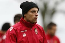Berbatov masih betah...