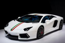 Tampilan beda Aventaddor...