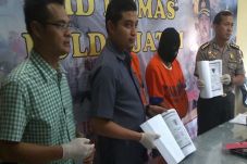 10 karyawan bank &...