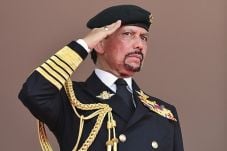 Brunei tunda penerapan...