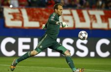 Schwarzer selalu siap...