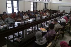 Pedagang minta pembangunan...