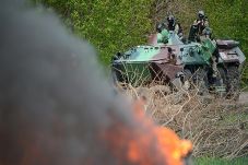 Perang sipil pecah,...