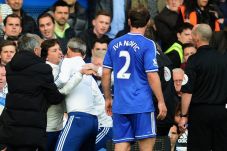 Trio Chelsea terancam...
