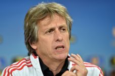 Pelatih Benfica tak...