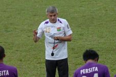 Rombak pelatih, dua...