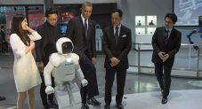Obama lawan robot ASIMO...