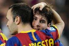 Iniesta ingin Messi...