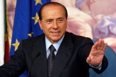 Berlusconi tak akan...