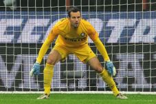 Handanovic setia kepada...
