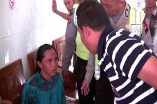 Copet perempuan tertangkap...