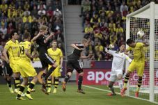 Dortmund berbagi poin...