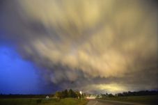 Tornado dahsyat amuk...